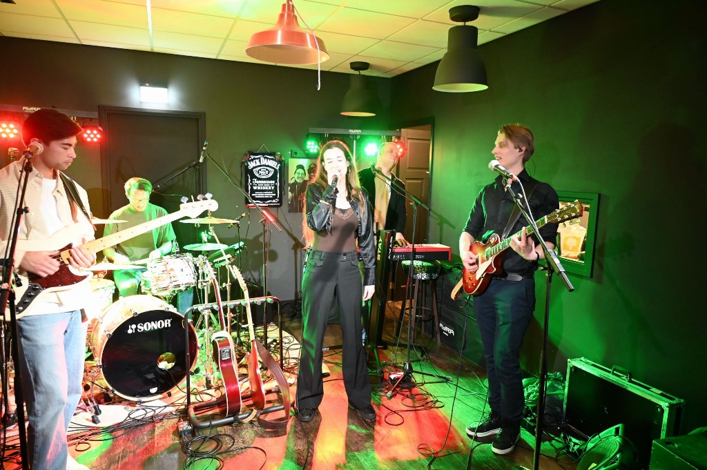 ../Images/10 jaar Ro's Barbershop 111.jpg